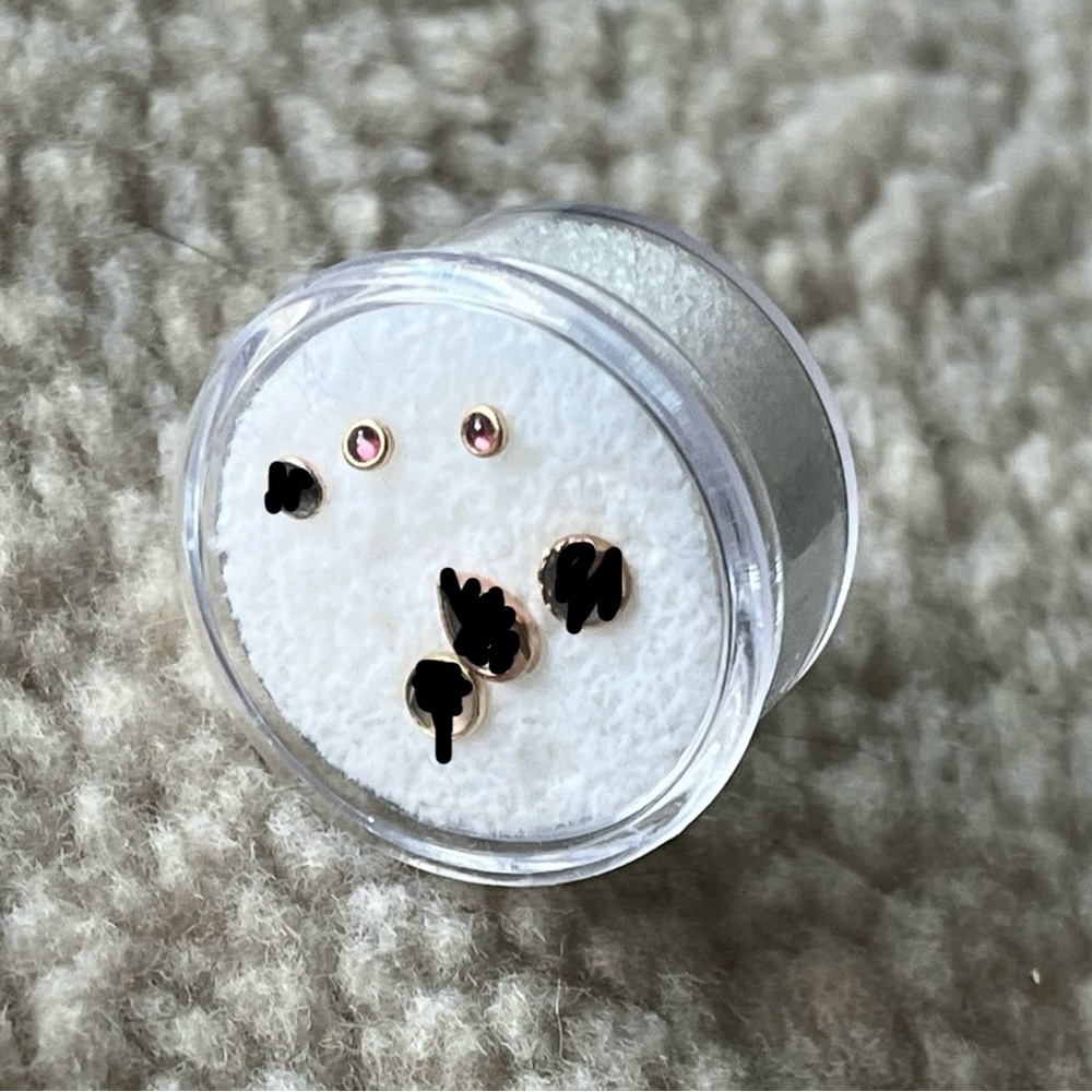 Used bvla cups with rhodolite garnet in yellow gold, sz 2mm💕✨